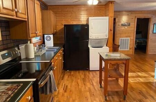 Athens House | Fishing Lovers 2-Bedroom/Boat Dock. Get the bait!