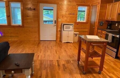 Athens House | Fishing Lovers 2-Bedroom/Boat Dock. Get the bait!