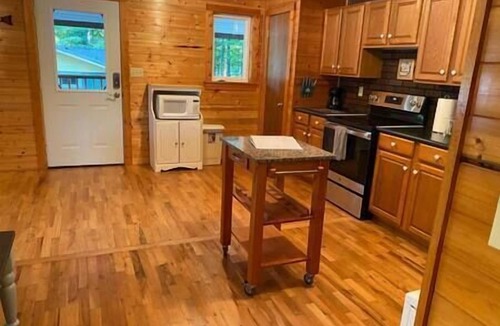 Athens House | Fishing Lovers 2-Bedroom/Boat Dock. Get the bait!