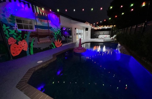 Richmond West House | Flamingo Beach Resort/5 Bedrooms/Htd Pool/Game Room/BBQ/Baby items