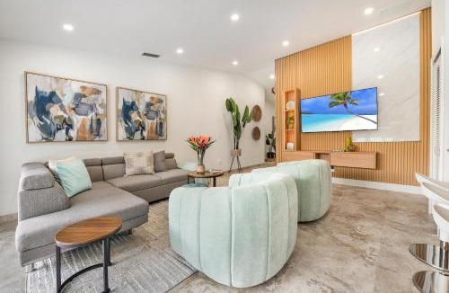 Richmond West House | Flamingo Beach Resort- Htd Pool, 5 Bedrooms, Game Room, Baby Items , BBQ