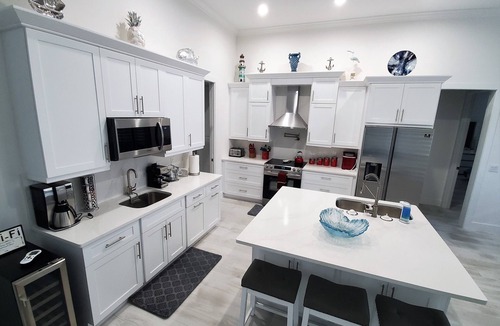 Marco Island House | Flamingo House! 4bedrooms/3 Bath. Pool/Spa. 6 minutes Walking to the Beach!