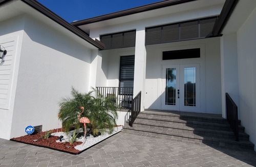 Marco Island House | Flamingo House! 4bedrooms/3 Bath. Pool/Spa. 6 minutes Walking to the Beach!