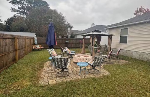 Northeast Pensacola House | Flintwood Manor Centrally Located Outdoor firepit