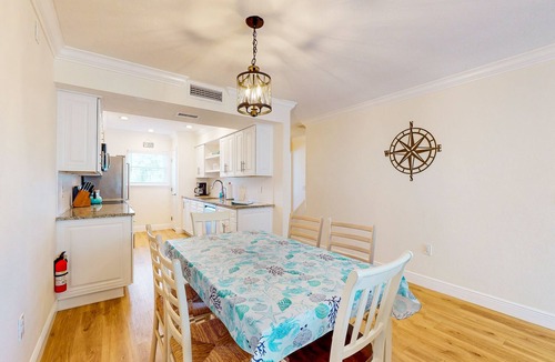 Indian Shores House | Flip Flops & Fun | Furnished Balcony | Bay-View Pool | Across from Beach