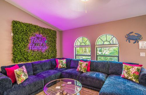 Homosassa House | Flirty Flamingo saltwater pool Kayaks Sleeps 8 Old Homasassa fenced yard 1 Dog OK