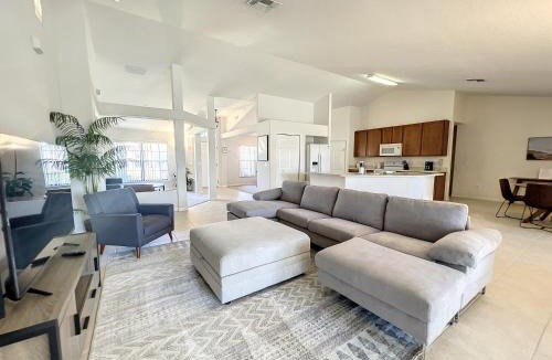 Legacy Park House | Florida Paradise: Private Pool and Spa!