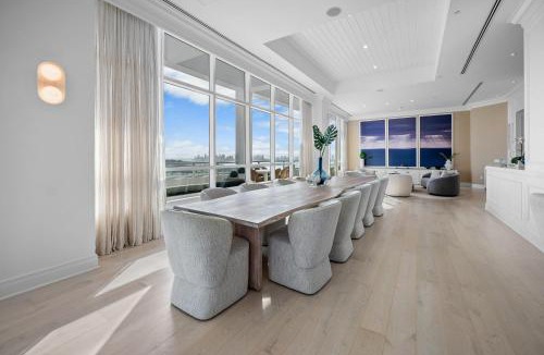 Mid Beach House | Fontainebleau Penthouse Cabana and Airport Shuttle