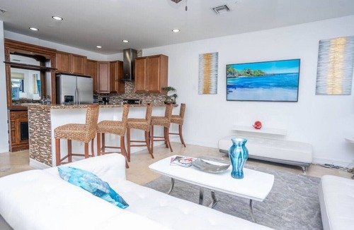 Victoria Park House | Fort Lauderdale Beach, LAS OLAS, Big Heated Pool & 7 person hot tub