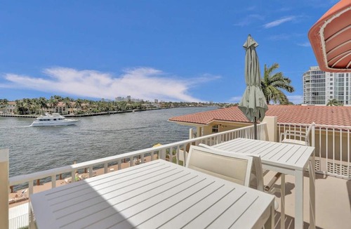 Central Beach Apartment | Fort Lauderdale Yacht & Beach Club 412