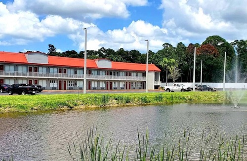 Vero Beach House | Four Deluxe Units w/ Free Breakfast & Parking! Short Drive to Gifford Park!