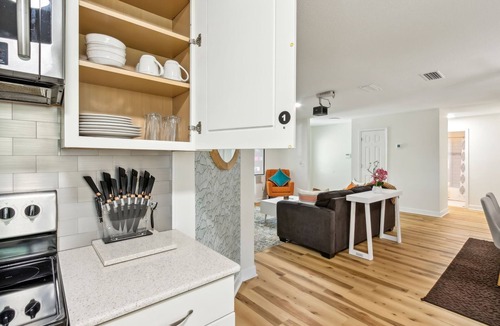 Isle of Palms House | Fox Hollow, 4BR Retreat Fruit Forest Outdoor Gym Fire Pit Pizza Ove