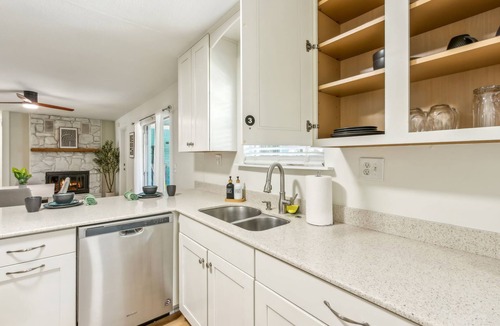 Isle of Palms House | Fox Hollow, 4BR Retreat Fruit Forest Outdoor Gym Fire Pit Pizza Ove