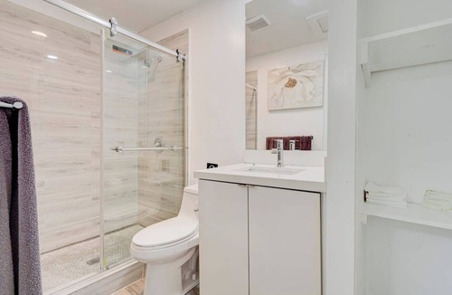 Westchester Apartment | Free parking! Apt for 2 ppl with Wifi and Patio