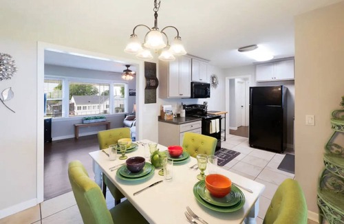 Rossville House | Free Ruby Falls Ticket & More- 5 miles to Chattanooga-Quiet Neighborhood, Dog-friendly w/Fence