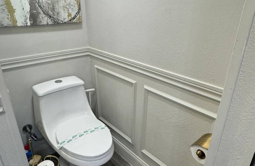 Davenport House | French Style 1-bedroom Unique property in Davenport with AC