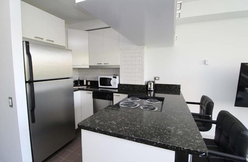 Indian Village Apartment | FRONTDESK First-Class Studio Apt in Hyde Park