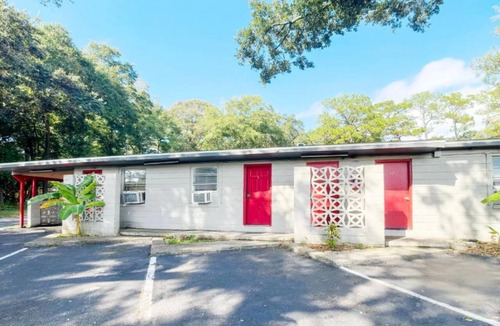 Mobile Apartment | Full Bed|Smoking|Mobile AL