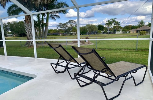 Biggar House | Full Home. Private Pool. Quiet, Clean, Central to SWFL's Beaches, Dining & Fun!