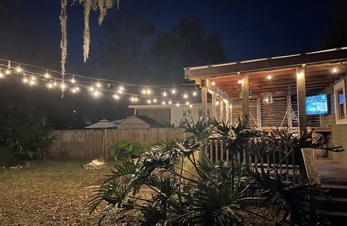 St. Augustine Cottage | Fully fenced in backyard, close to downtown, marina, bars, and shops.