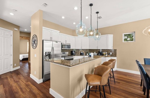 Laguna Beach Estates House | Fully Renovated 5 BDR PCB House-Walk to Beach!