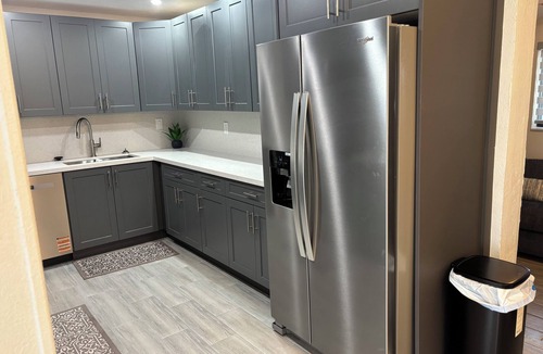 Miami Gardens House | Fully Renovated Modern Home in Miami Gardens/Sleeps 8/Den Lounge/FREE parking