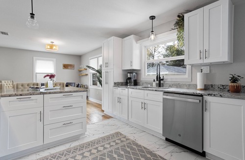 Long Beach House | FULLY STOCKED Beach Bungalow in Long Beach- close to beach, w/POOL, large yard!