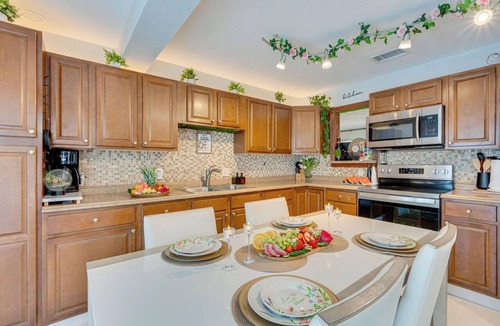 Orchid Lake Village House | Fun in the Sun! Vibrant Port Richey Home w/Lanai