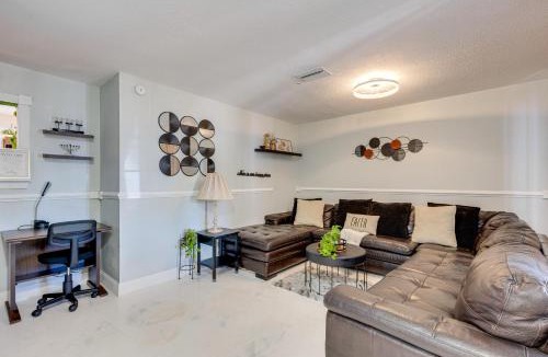 Orchid Lake Village House | Fun in the Sun! Vibrant Port Richey Home w/Lanai