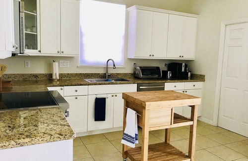 Central Beach House | FUN + SUN IN THE CENTER OF IT ALL! EXCLUSIVE CENTRAL BEACH! POOL - 30 day min