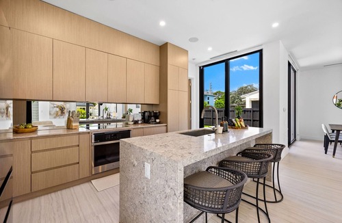 Ludlam House | Gables Getaway:Pool:Putting Green:Pro Gym