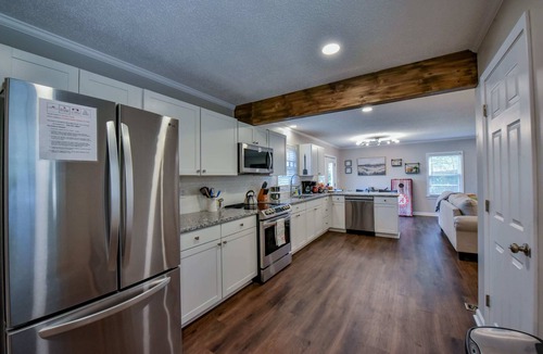 Northport House | Game Day Cottage- 3.2 miles to UA- Fenced in yard