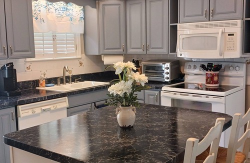 Altamonte Springs Cottage | Garden Cottage-2bdrms/1.5 Bath, Swim&Spa, Ctrl Orlando Disney Universal SeaWorld
