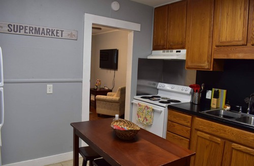 Highlands - Perkins Cottage | Garfield Cottage @LSU- whole house with King and Queen beds!