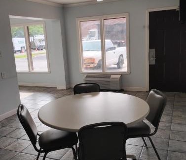 Baton Rouge Apartment | Gated 1 King BedRoom 1 Bath Apt with Full Kitchen 127