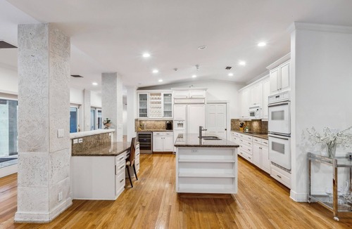 Birch Park Finger Streets House | Gated 5-bedroom resort. Heated pool. Waterviews. Walk to Fort Lauderdale Beach.