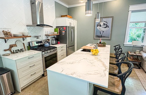 Fairhope House | Gated King Garden Cottage Walkable to Downtown