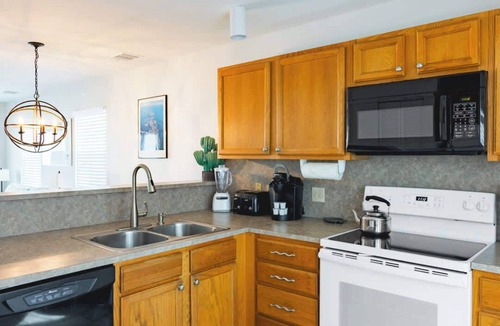 Old Town Condo | Gated Parking, Heated Pool - Villa Positano