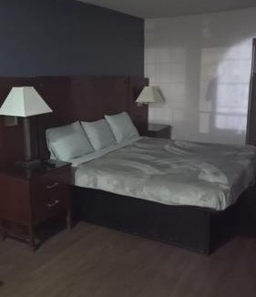 Jackson Apartment | Gated Queen Bed Hotel Suite - Gated 205