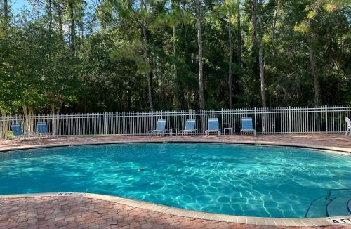 New Tampa House | Gated Stylish 2BR Townhome - KING Bed, Pool, WiFi, Wash & Dry, AC, Private Patio facing preserves, Free Parking - NICE FOR Medical, Business, Groups, Relo - by Moffitt Cancer CTR, Tampa Palms, Hunters Green, Live Oak, Cory Lake, New Tampa, Wesley Chapel