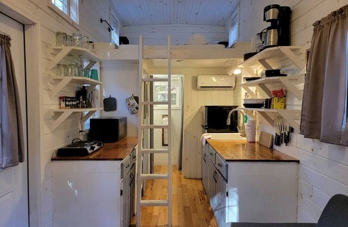 Suches Cabin | Georgia Glamping Escape for Two in this Lovely Tiny House in Suches