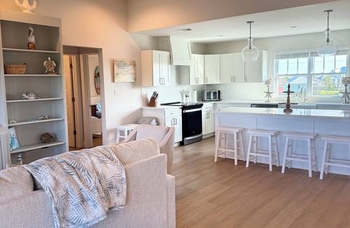 Shoreline Park House | Get A.way Bayou in Shoreline Park. We are ready! Are you? Let’s Cruise the Coast