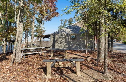 Bryant Cabin | Get InTents indoor pool, hot tub, & more!