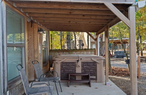 Bryant Cabin | Get InTents indoor pool, hot tub, & more!
