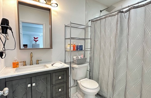 Lutz Apartment | Getaway/Private Suite A, Tranquility 🏡 close to ✈️ beach, mall, park, zoo