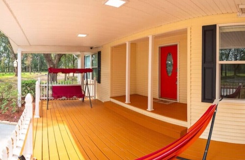 High Springs House | Ginnie Springs Hidden Scuba Oasis Retreat! Only 1 minute from Ginnie Springs