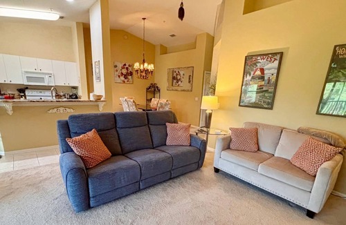 Naples Apartment | Golf Membership Available! Top Floor Condo, Pickleball, Near Naples Beaches