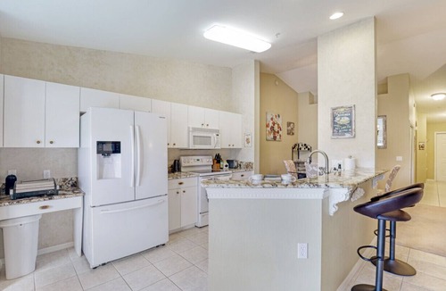 Naples Apartment | Golf Membership Available! Top Floor Condo, Pickleball, Near Naples Beaches