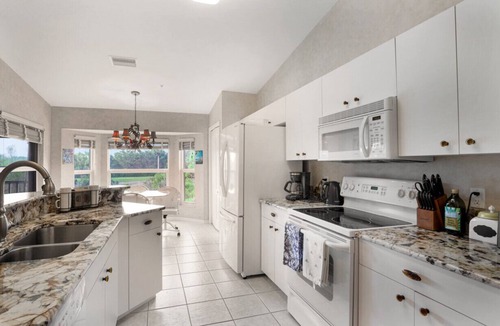 Naples Apartment | Golf Membership Available! Top Floor Condo, Pickleball, Near Naples Beaches