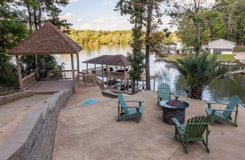 Valley House | Gorgeous 6BR Lake Home w/Pool, Hot Tub & Boathouse